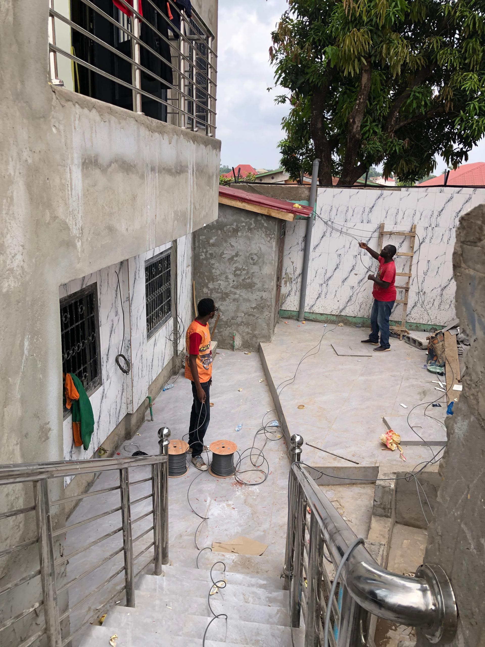 Caméra surveillance intérieure bureau Conakry installation professionnelle